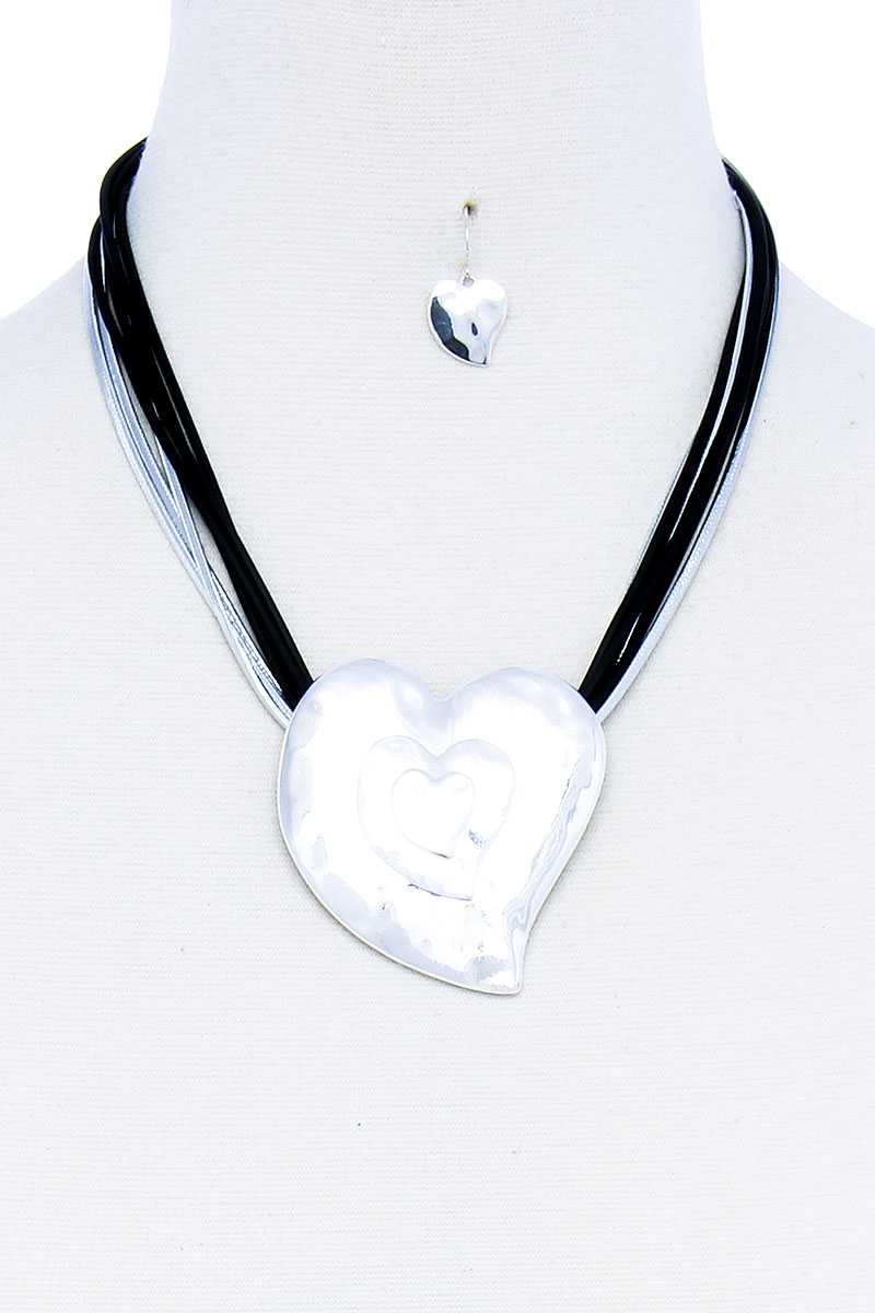 Fashion Triple Heart Pendant Necklace And Earring Set